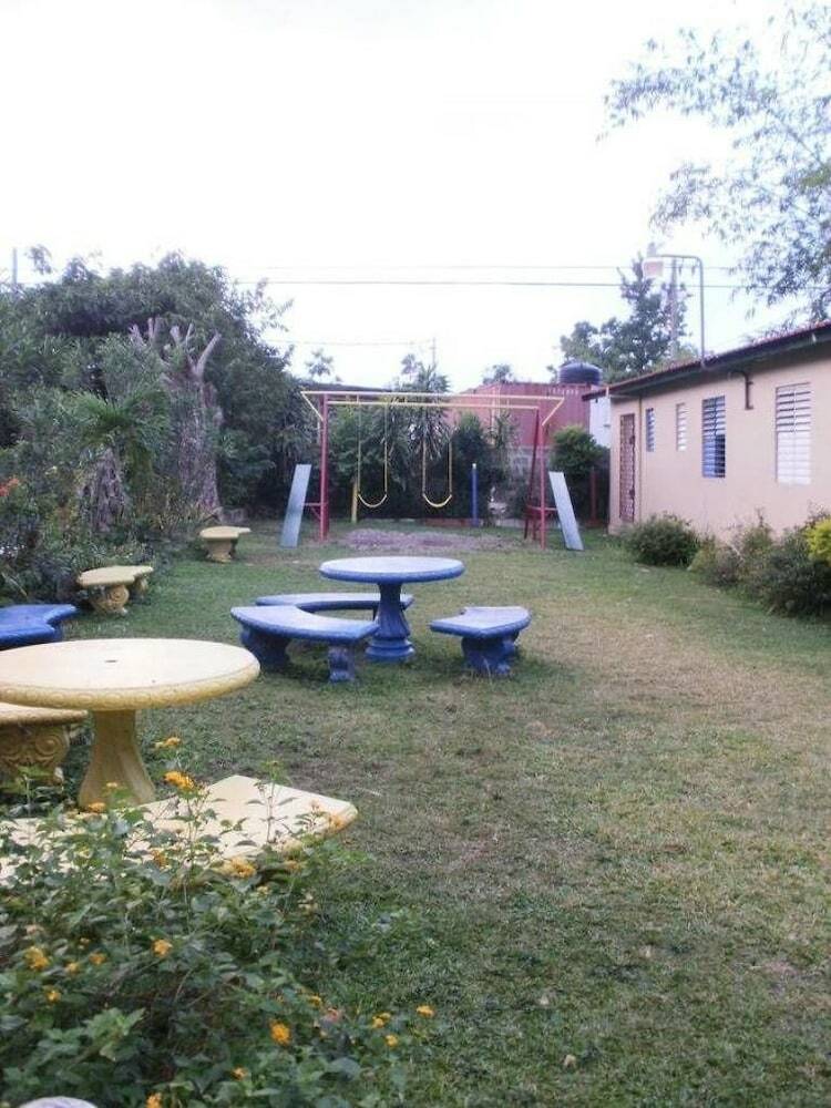Pineapple Court Hotel