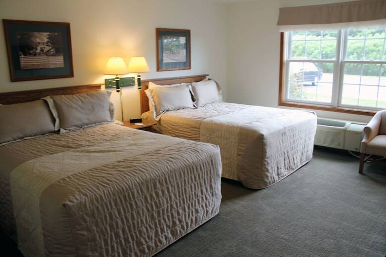 Hotel Farmstead Inn & Conference Center