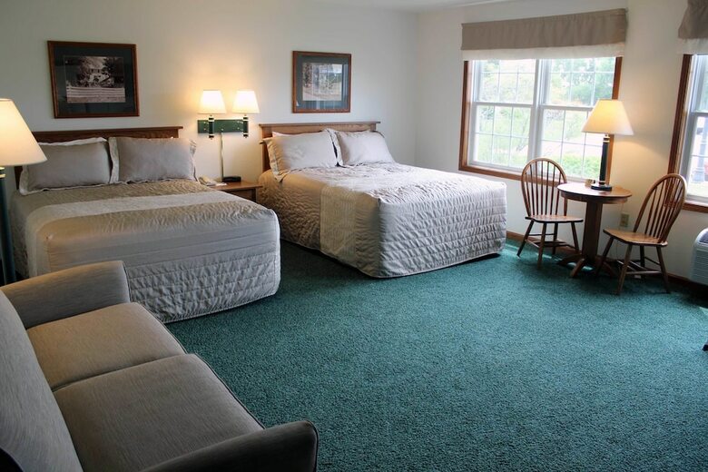 Hotel Farmstead Inn & Conference Center