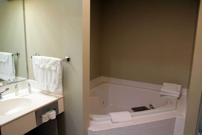 Hotel Farmstead Inn & Conference Center
