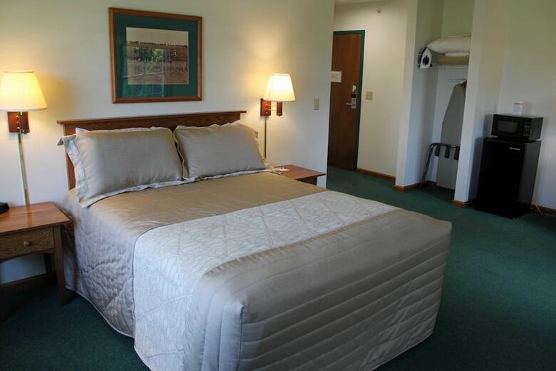 Hotel Farmstead Inn & Conference Center