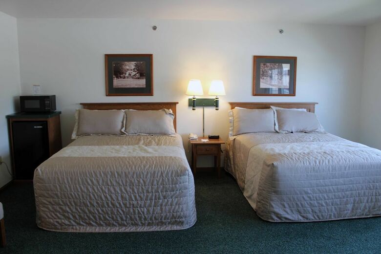 Hotel Farmstead Inn & Conference Center