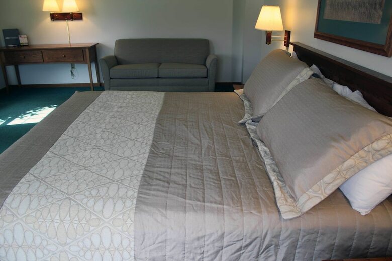 Hotel Farmstead Inn & Conference Center