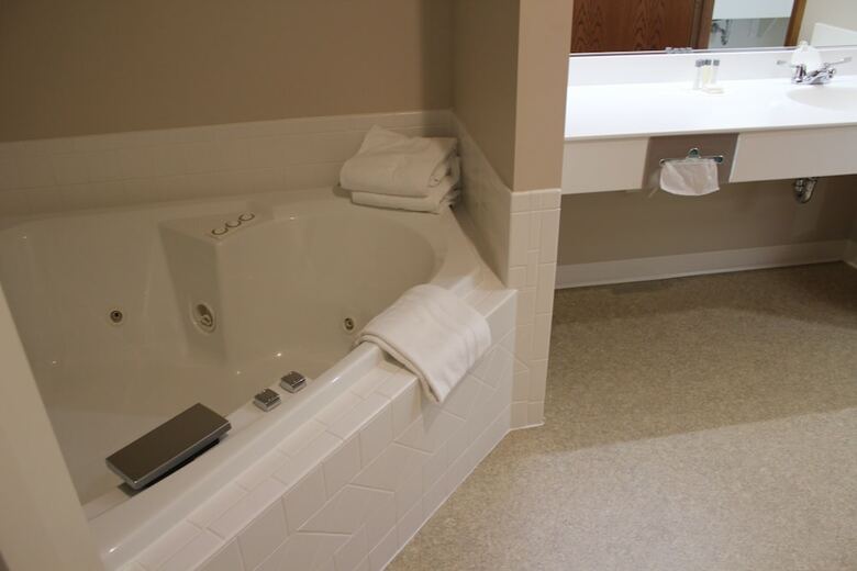Hotel Farmstead Inn & Conference Center