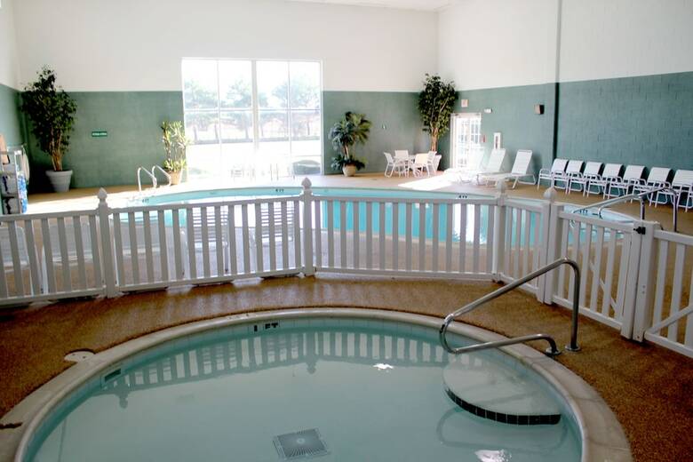 Hotel Farmstead Inn & Conference Center