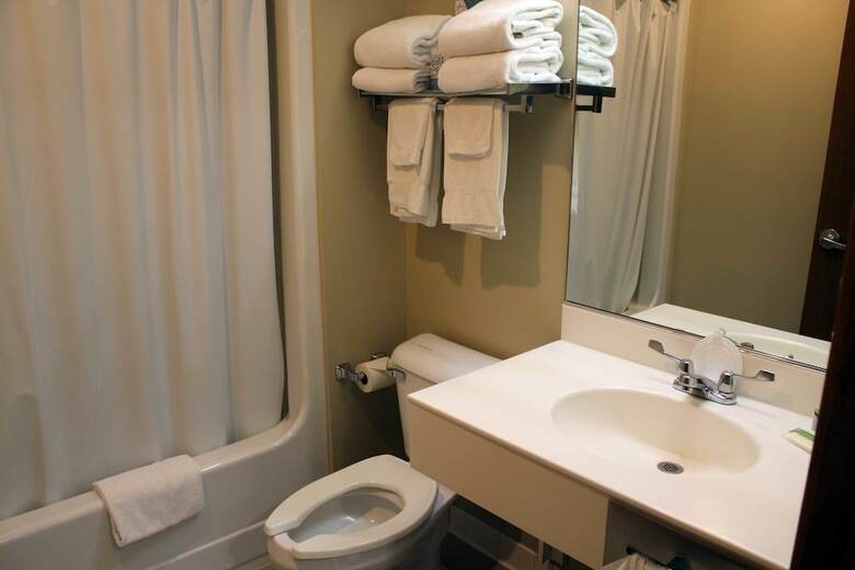 Hotel Farmstead Inn & Conference Center
