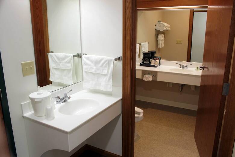 Hotel Farmstead Inn & Conference Center