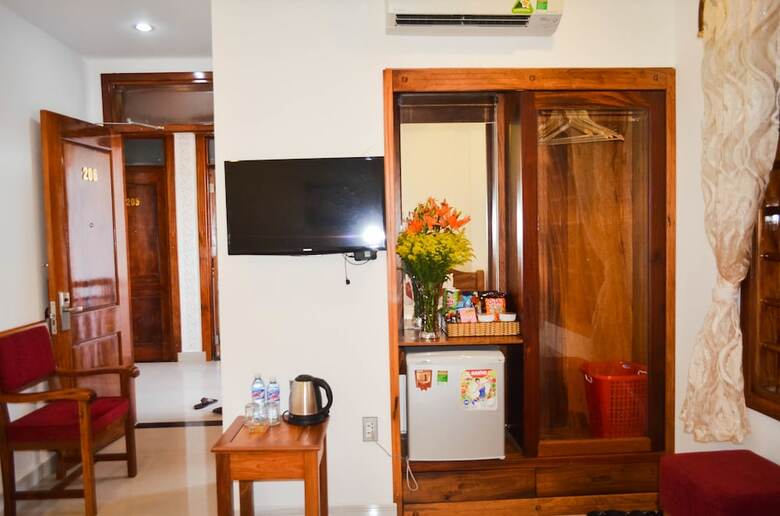 San San Hotel