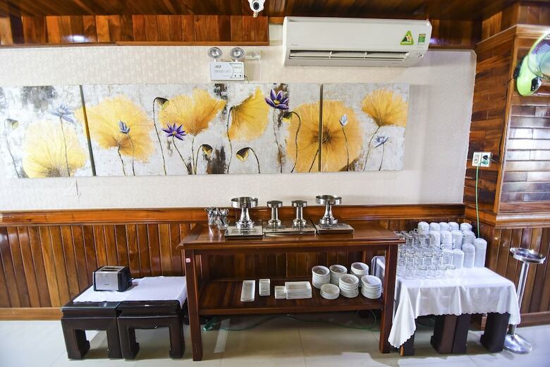 San San Hotel