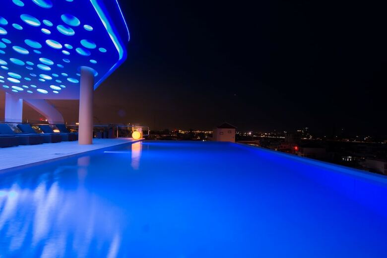 Sun & Moon, Urban Hotel