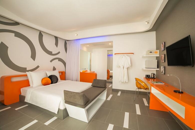 Sun & Moon, Urban Hotel
