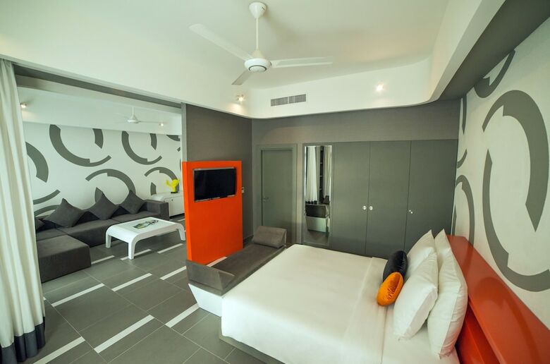 Sun & Moon, Urban Hotel