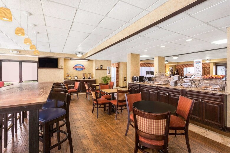 Hotel Rome Inn & Suites