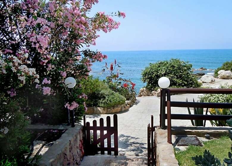 Rododafni Beach Apartments