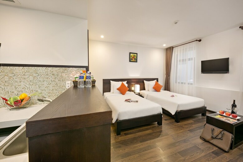 Emily Hotel & Apartments