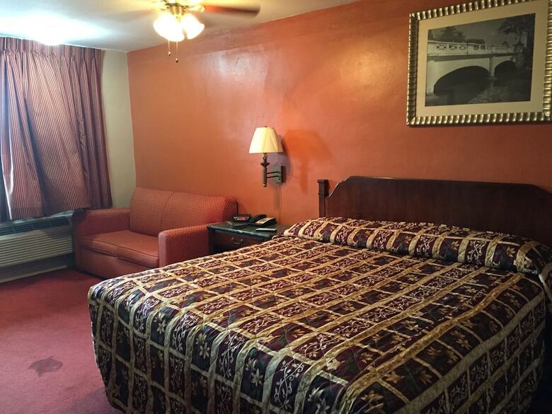 Motel Deluxe Inn Airport