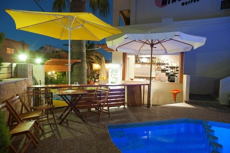Aparthotel Nikolas Suites