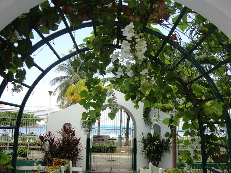 Private 2 Bedroom Condo A31 Sandcastle