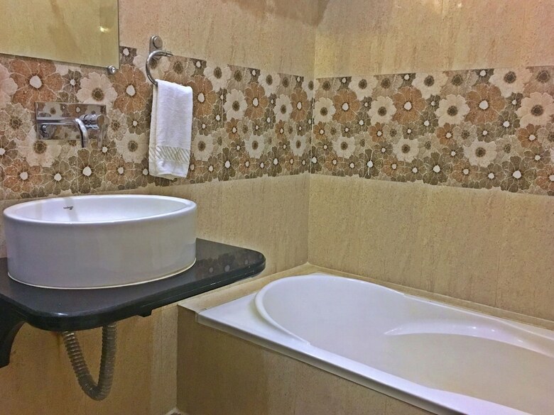 Hotel Genx Plaza Mughalsarai