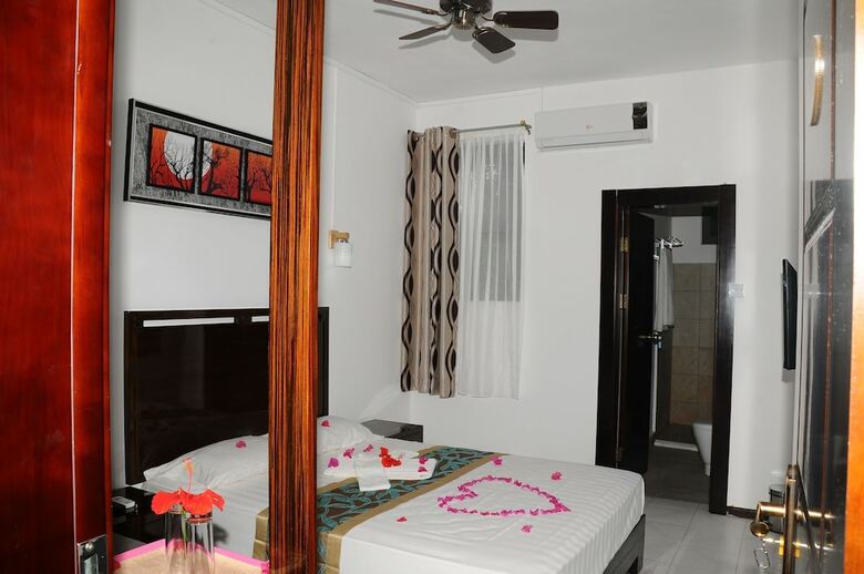 Le Flamboyant Hotel