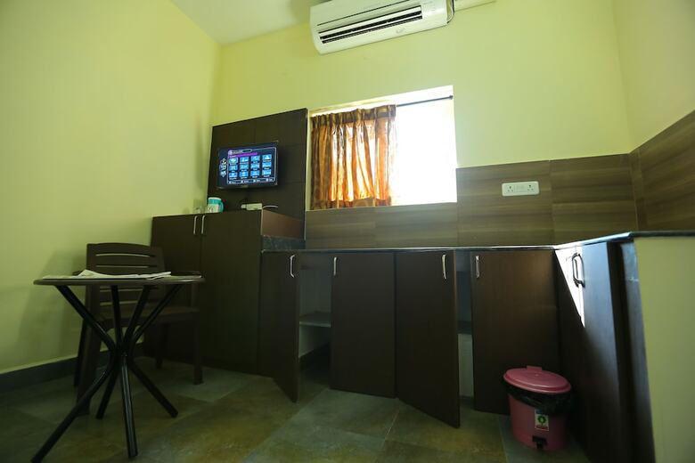 Hotel Season 4 Residences -  Thiruvanmiyur