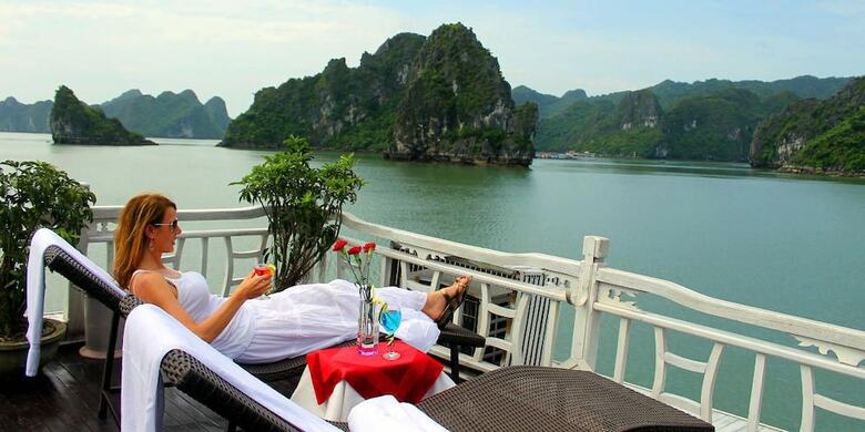 Halong Cristina Diamond Cruise