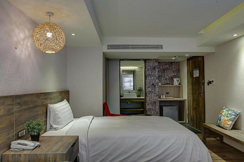 Lan Kwai Fong Garden Hotel