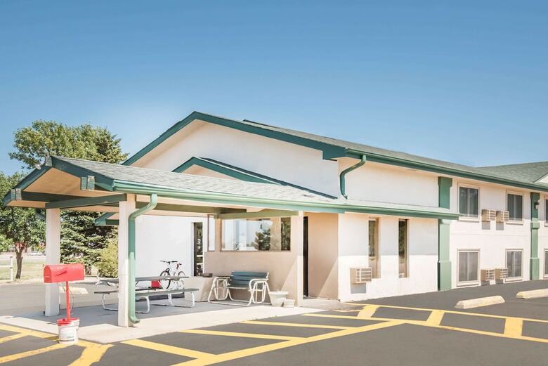 Hotel Super 8 By Wyndham Miller
