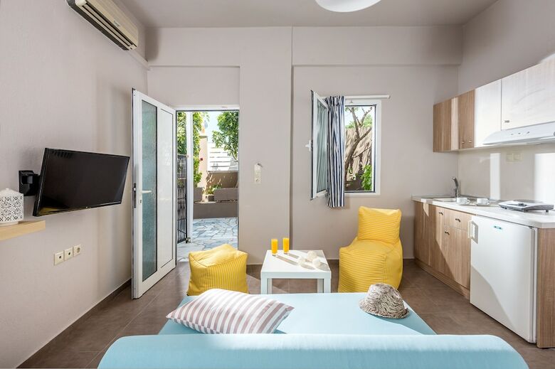 Aparthotel Anemos Suites