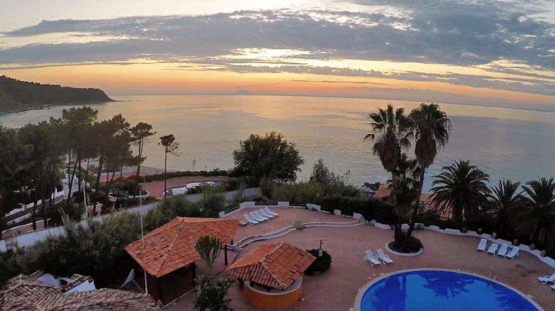 Hotel Baia Paraelios Resort