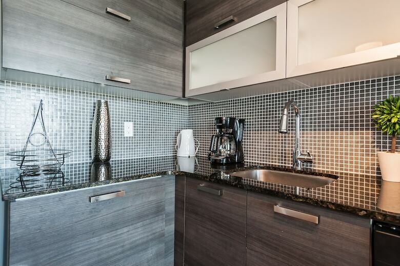 Life Suites Soho 2 Bed | 2 Bath Cn Tower View