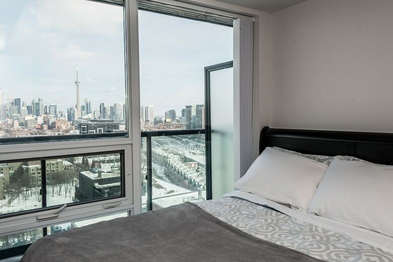 Life Suites Soho 2 Bed | 2 Bath Cn Tower View