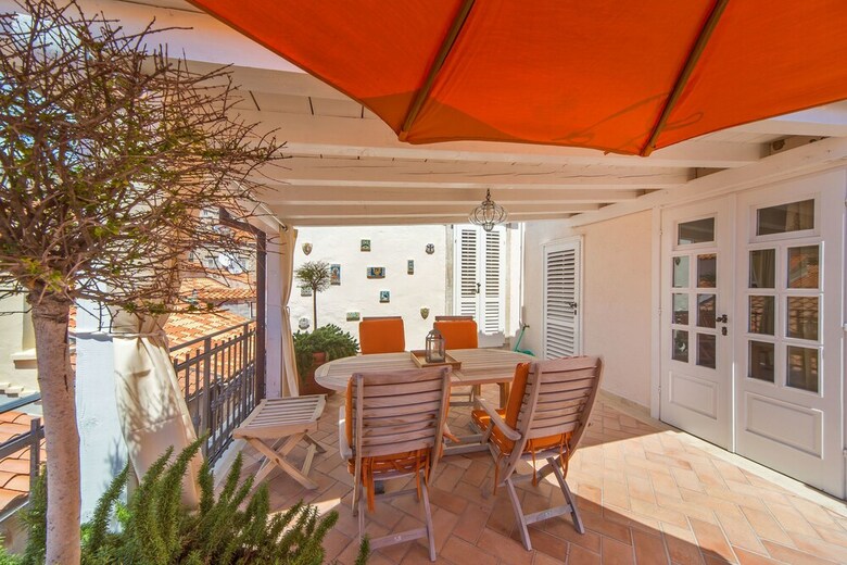 Old Town Apartments By Irundo