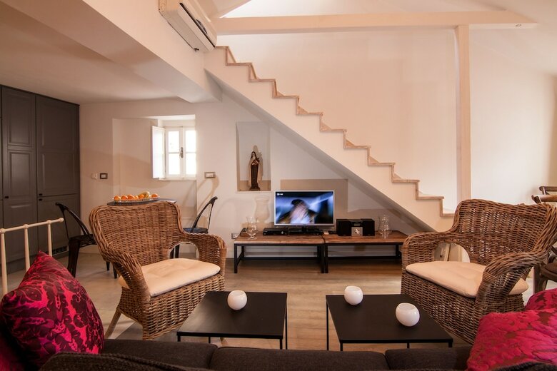 Old Town Apartments By Irundo