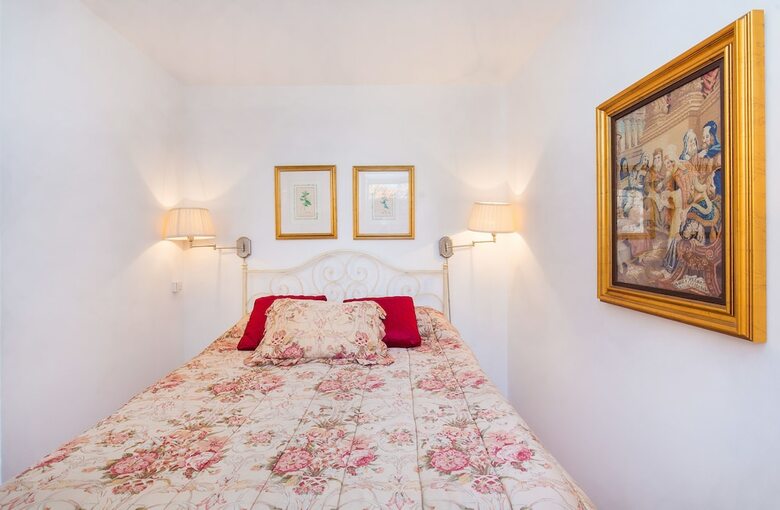 Old Town Apartments By Irundo
