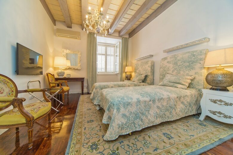 Old Town Apartments By Irundo