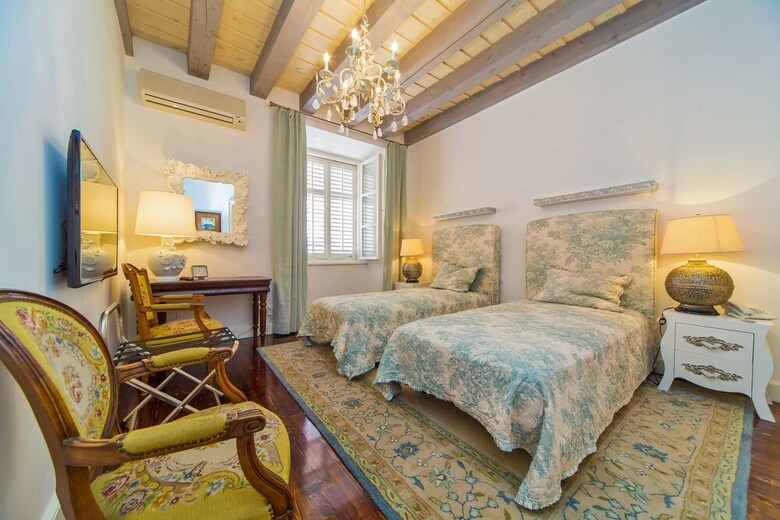 Old Town Apartments By Irundo