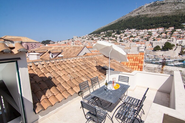 Old Town Apartments By Irundo