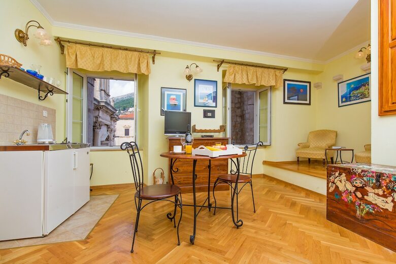 Old Town Apartments By Irundo