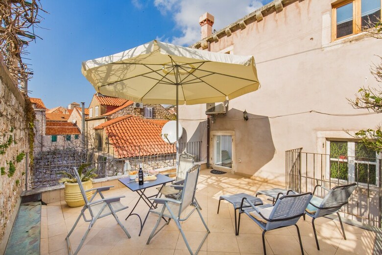 Old Town Apartments By Irundo