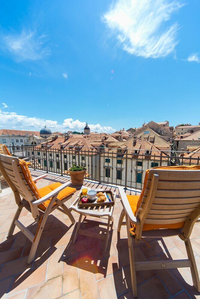 Old Town Apartments By Irundo