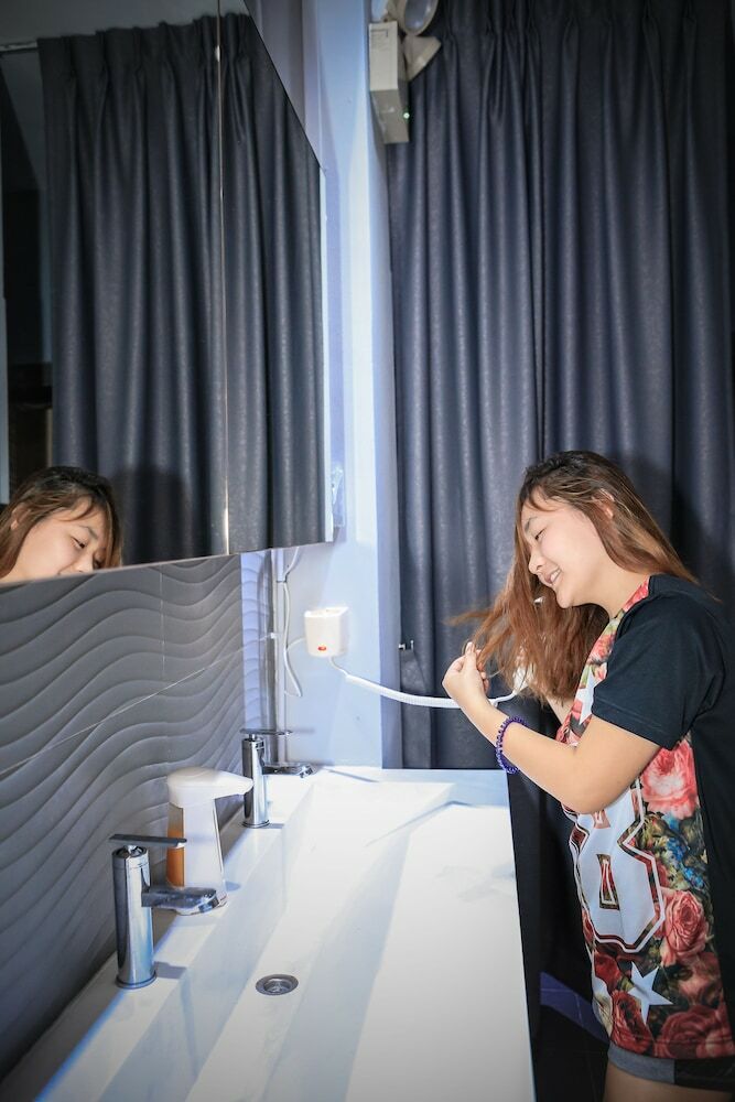 Met A Space Pod @ Boat Quay