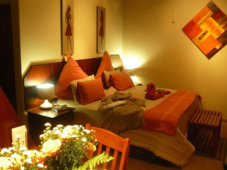 Hotel Ikwekwezi Guest Lodge
