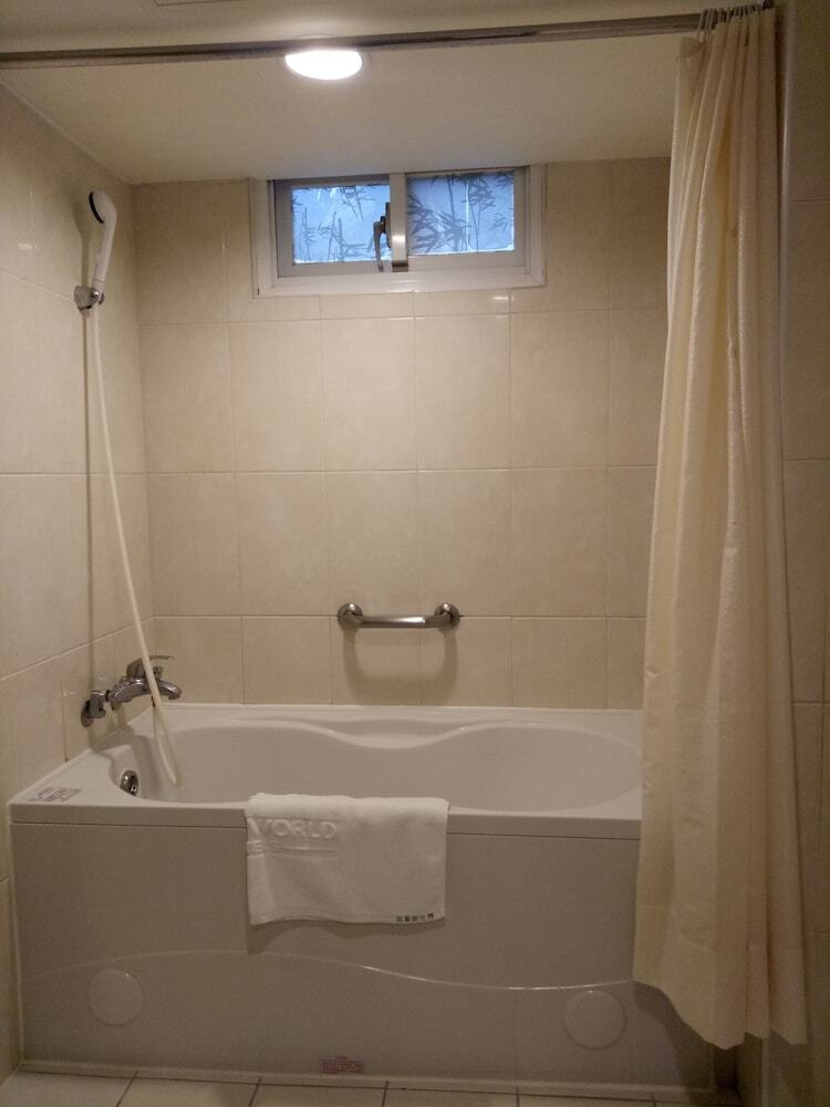 New World Hotel