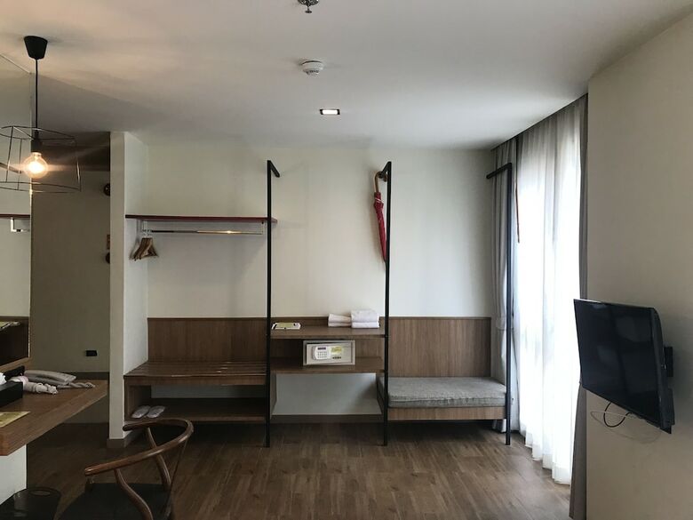 Sunshine Hip Hotel