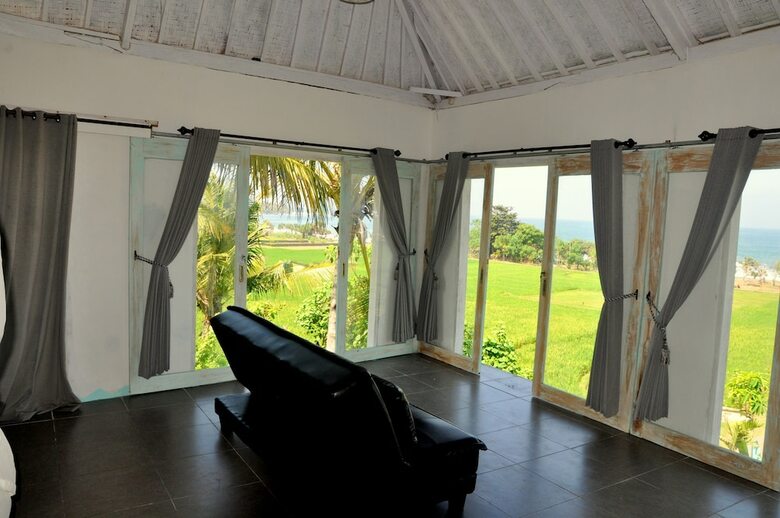 Hotel Dikaloha Medewi Surfcamp