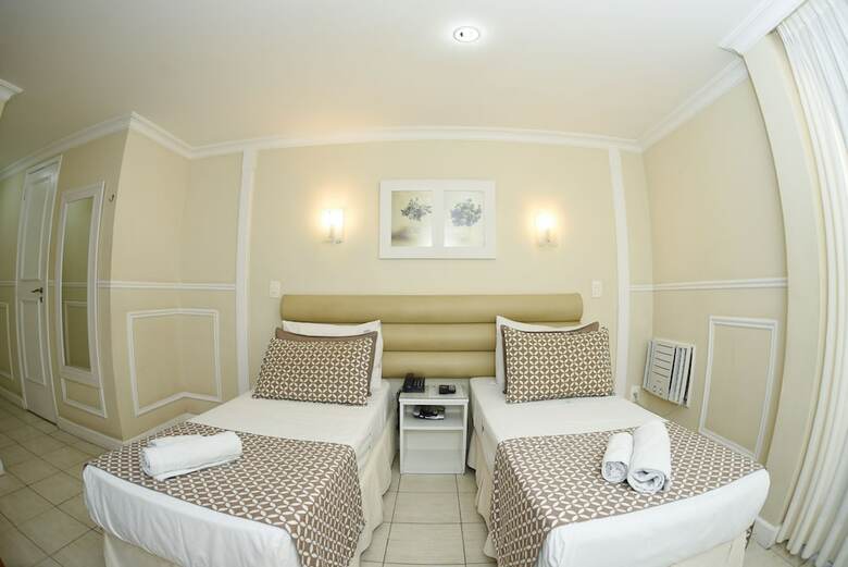 Hotel Village Icara�