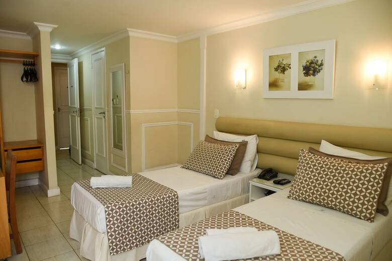 Hotel Village Icara�