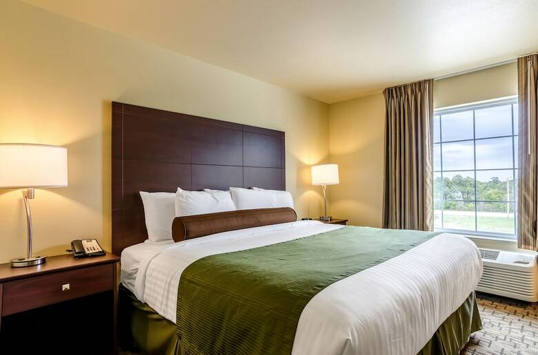 Hotel Cobblestone Inn & Suites - Oberlin