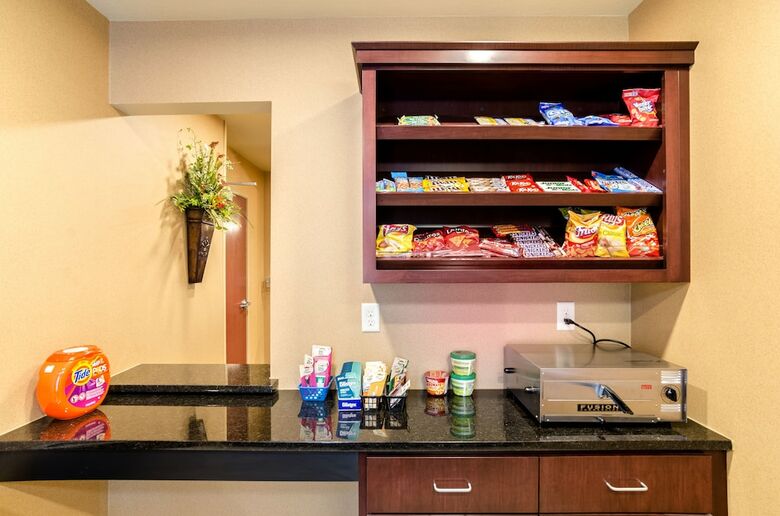 Hotel Cobblestone Inn & Suites - Oberlin